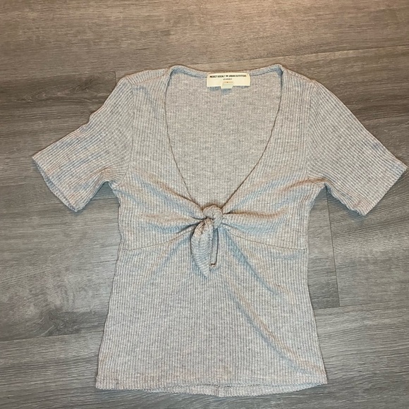 Urban Outfitters Sara Tie Front Top - Picture 2 of 6